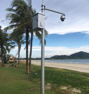 懸臂1米高（gāo）4.5米八角監控（kòng）杆（gǎn）