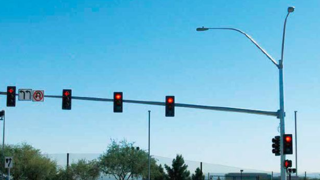 交通（tōng）信號燈路燈杆